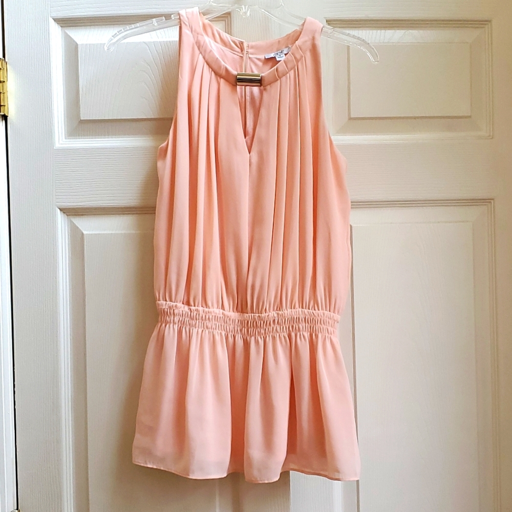 Cache Beautiful top with a Silver applique